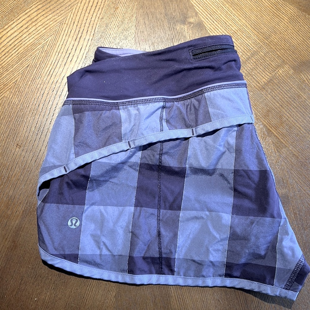 Lululemon hottie hot shorts low rise in a fun purple plaid size 8